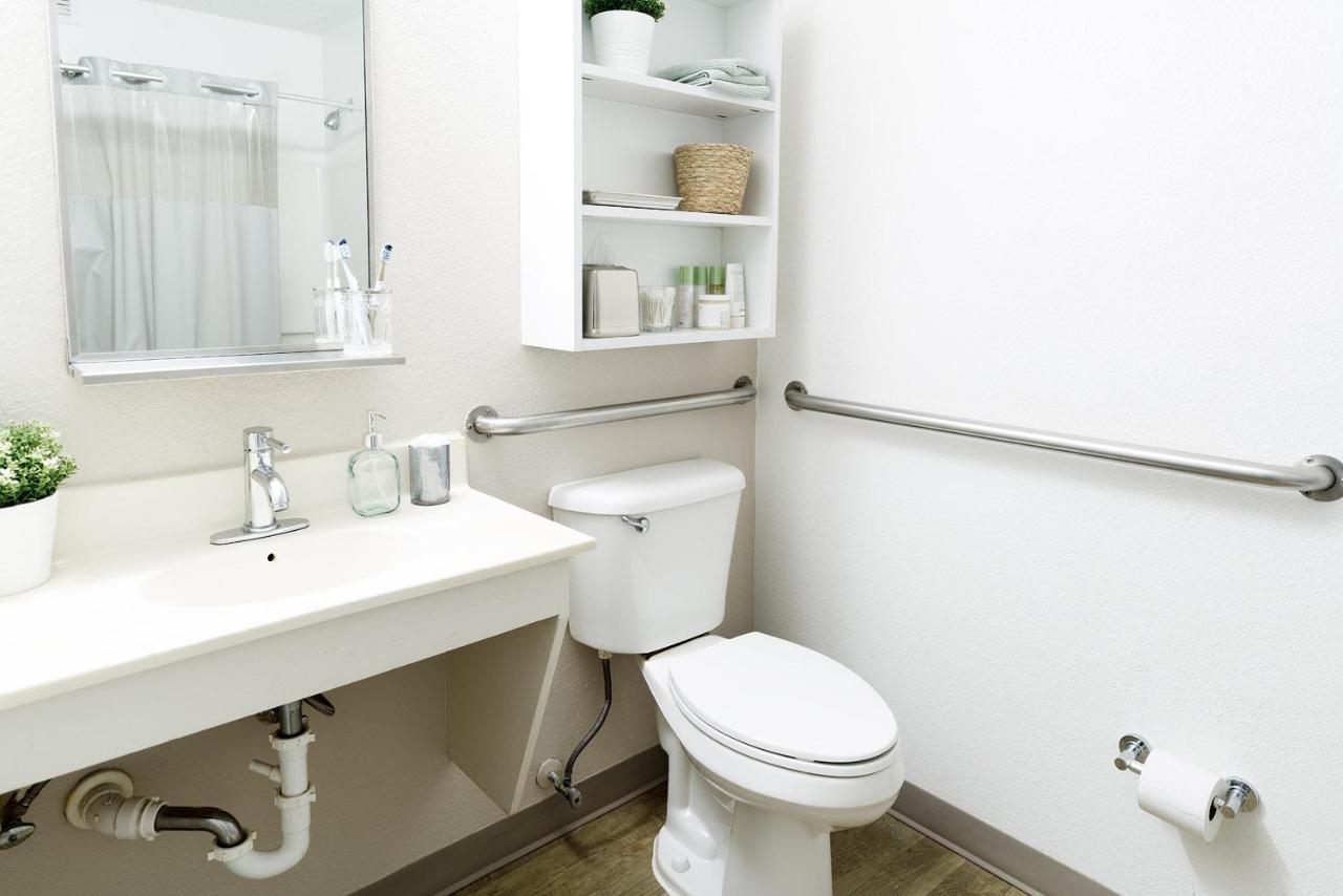 Intown Suites Extended Stay West Palm Beach Fl - Military Trail Rd Buitenkant foto
