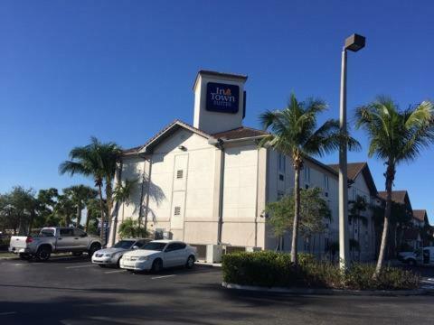 Intown Suites Extended Stay West Palm Beach Fl - Military Trail Rd Buitenkant foto